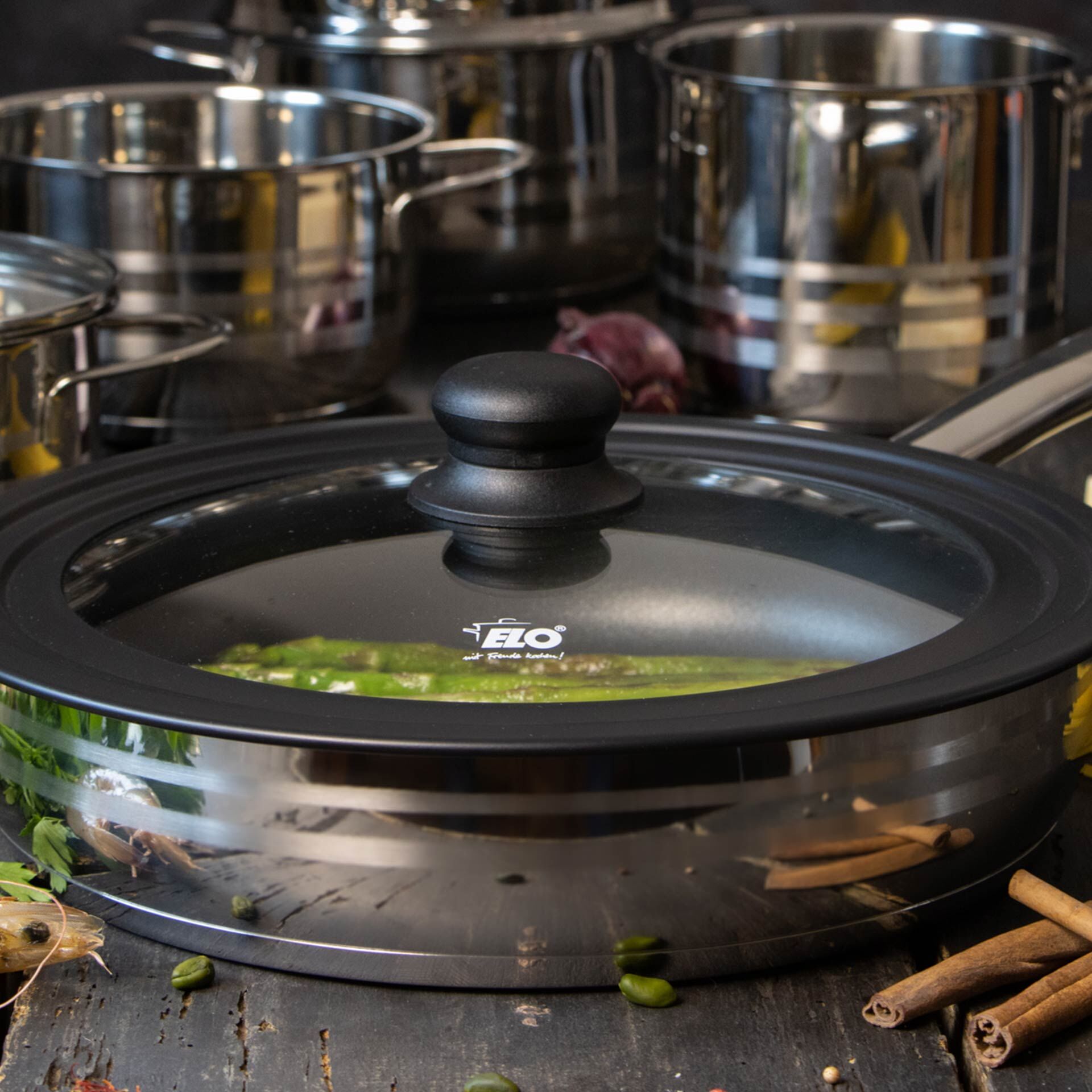 Uniwersalna pokrywka 24-28 cm - wszechstronność w najlepszym wydaniu