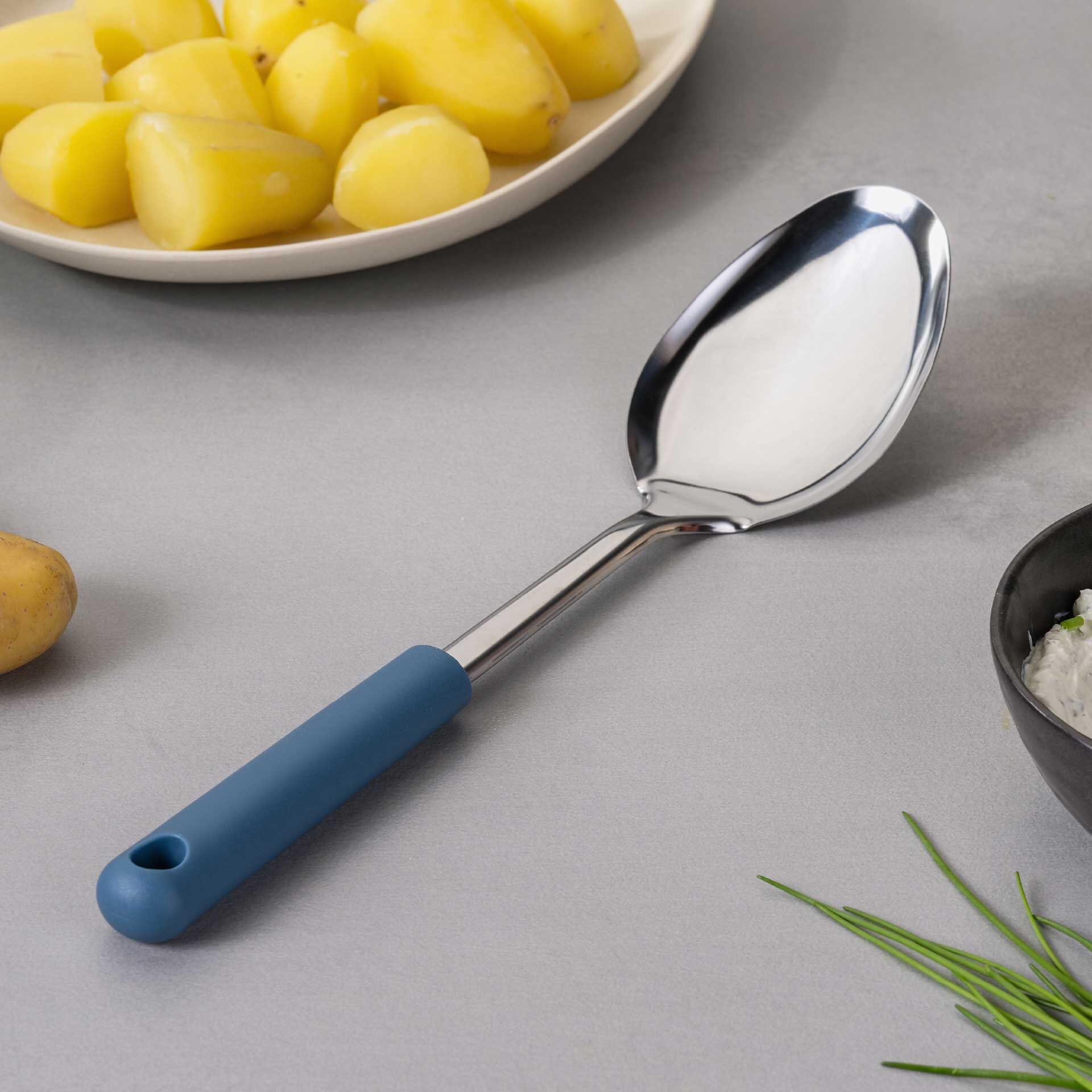 Łyżka serwisowa Essential, niebieska - idealna do serwowania potraw