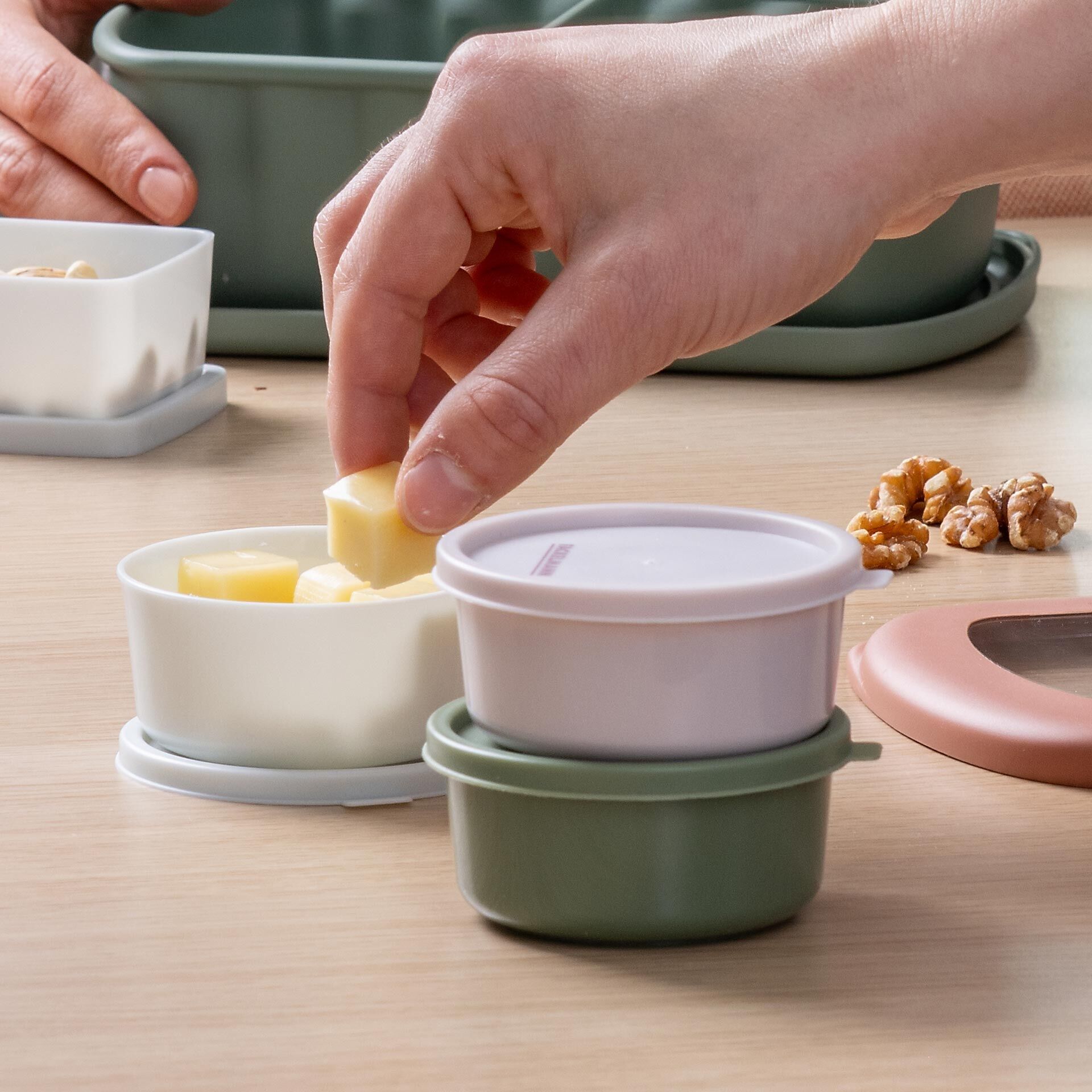 Praktyczne pojemniki na przekąski – idealne w podróży