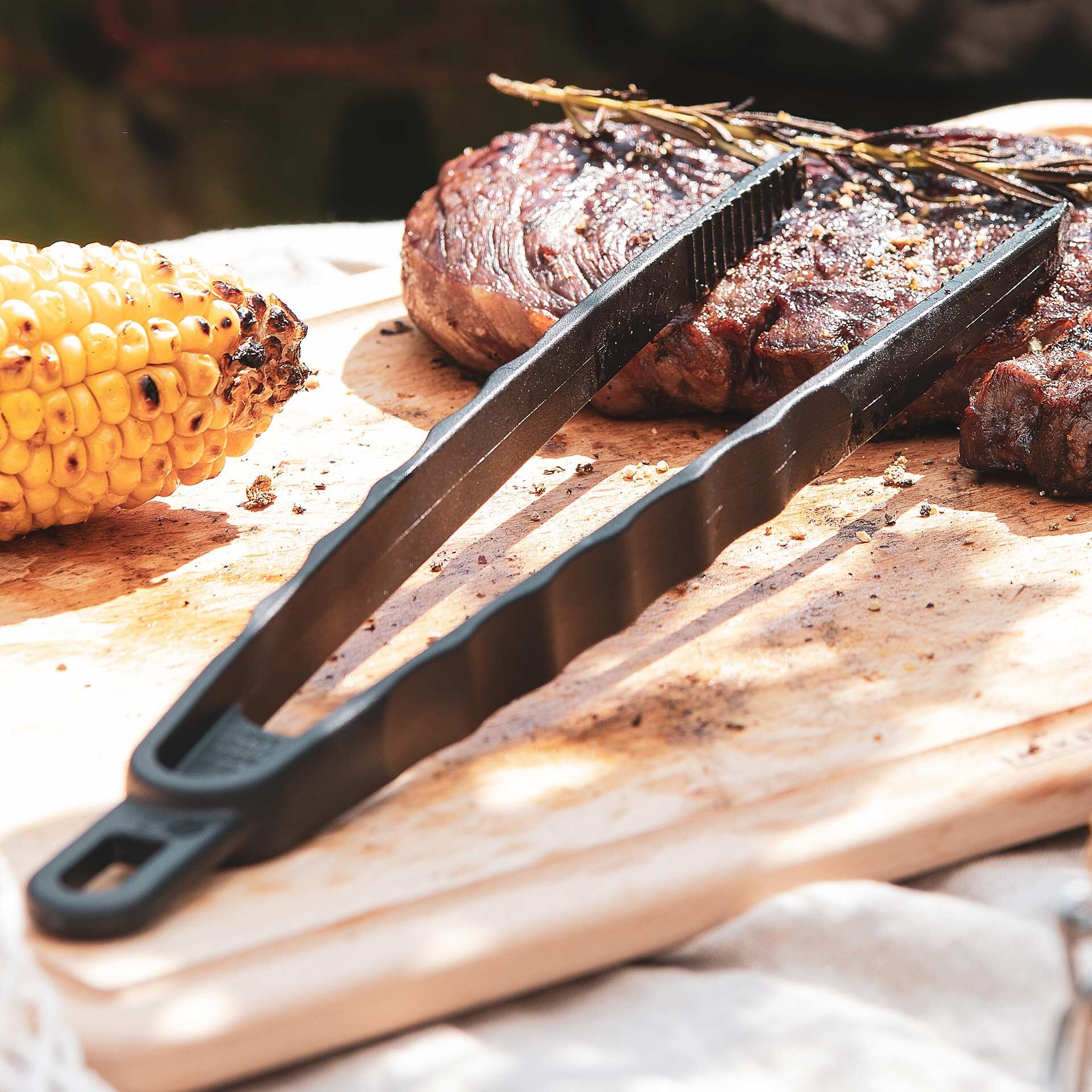 Szczypce do steków – niezawodny pomocnik w kuchni