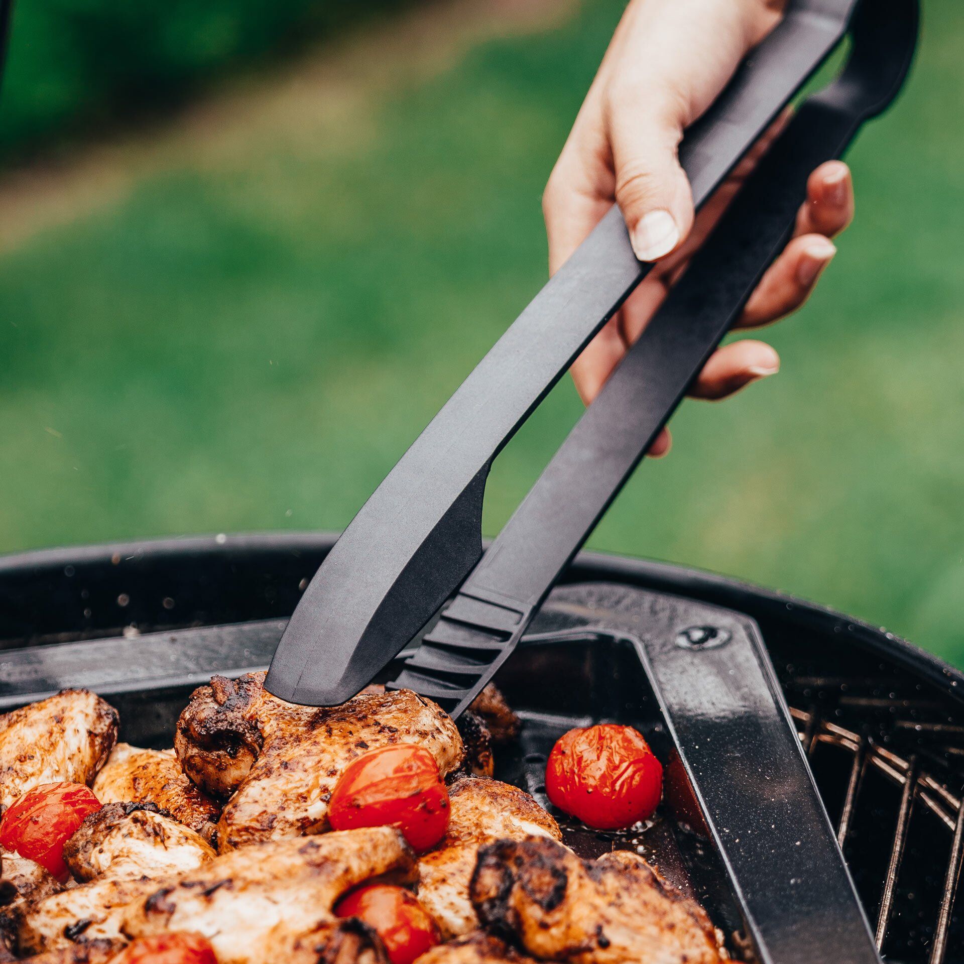 Szczypce do grilla - niezawodny pomocnik na Twoim grillu