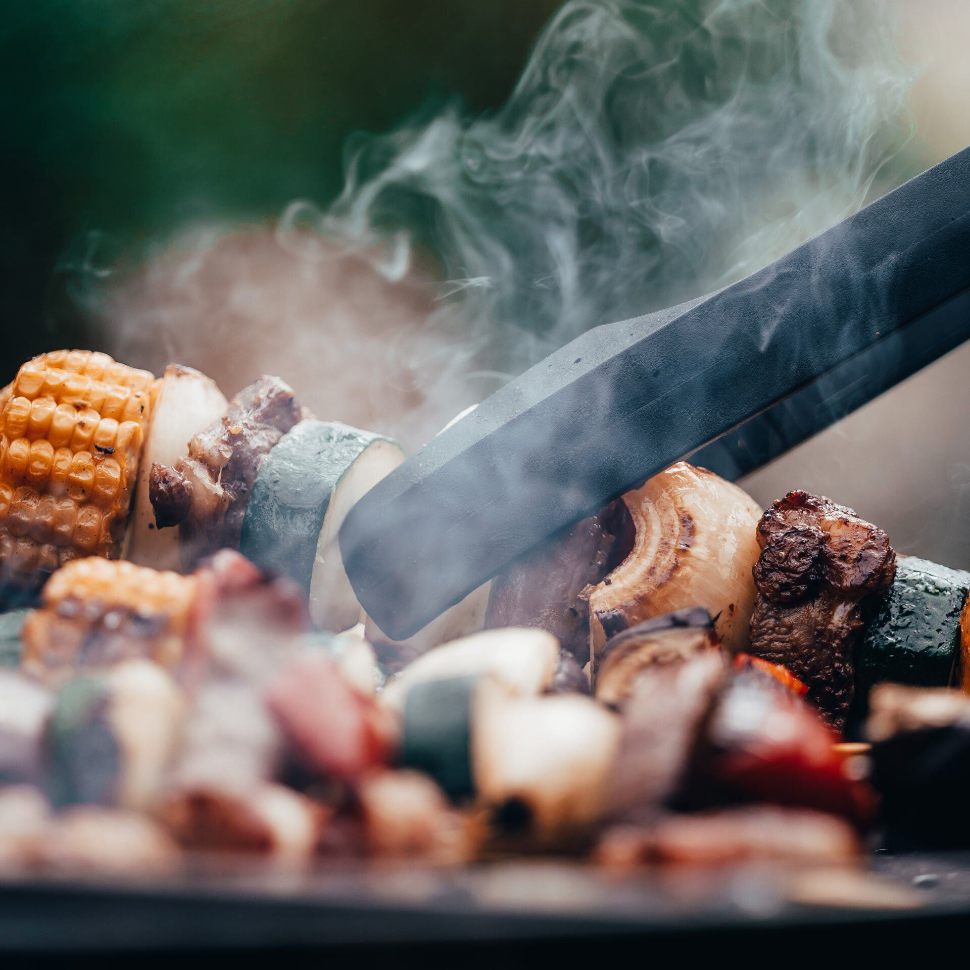 Szczypce do grilla - niezawodny pomocnik na Twoim grillu