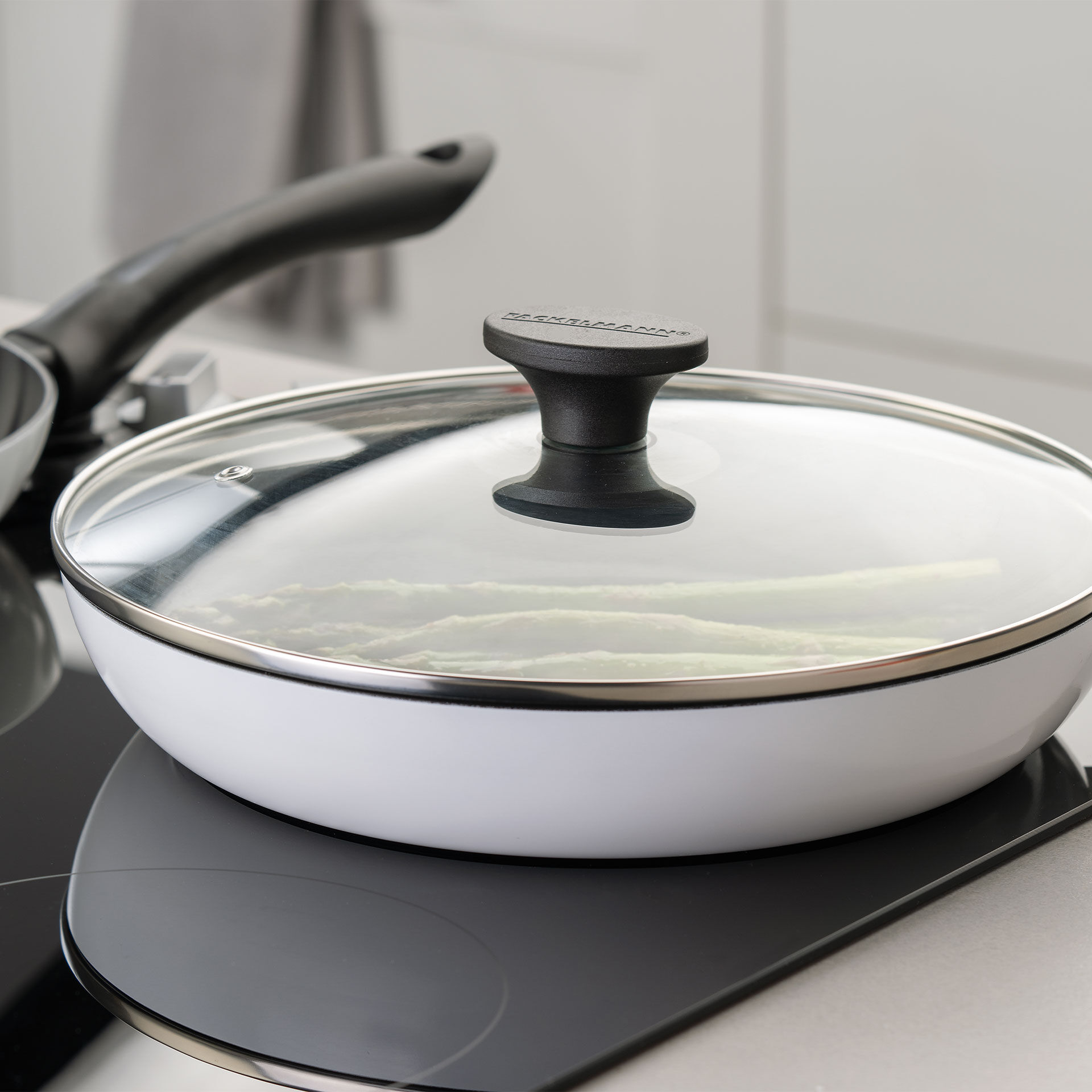 Szklana pokrywka 28 cm – wszechstronność i wygoda