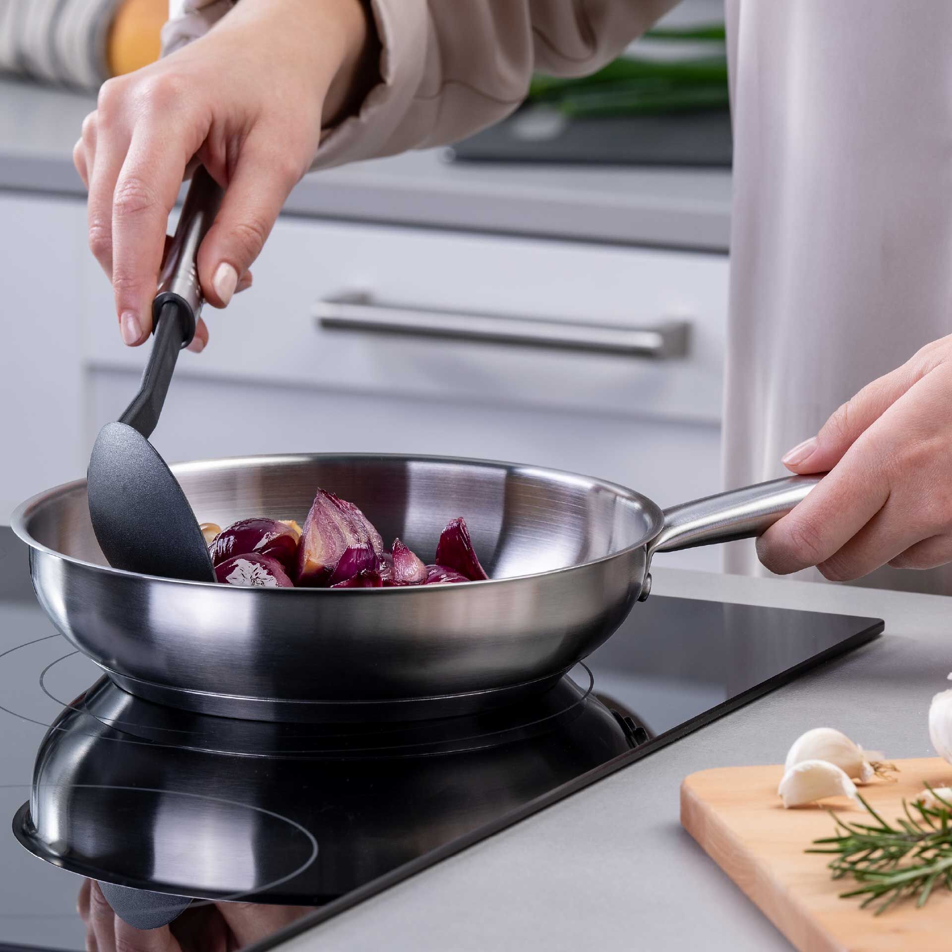 Patelnia ze stali nierdzewnej 20 cm - elegancja i funkcjonalność