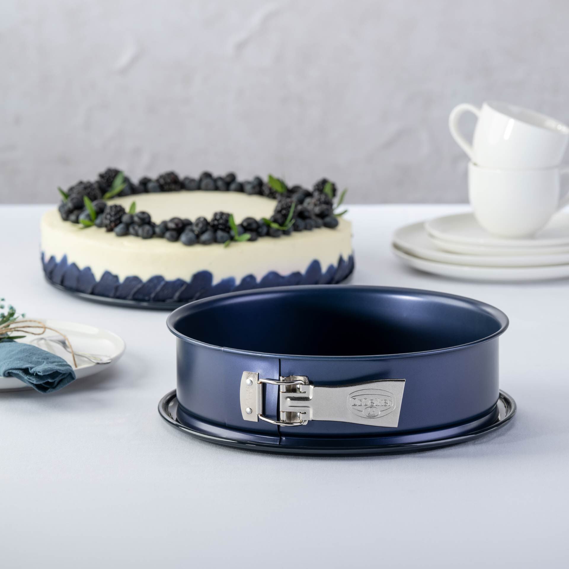 Forma do ciasta z podstawą serwisową – doskonałe wypieki w Twojej kuchni