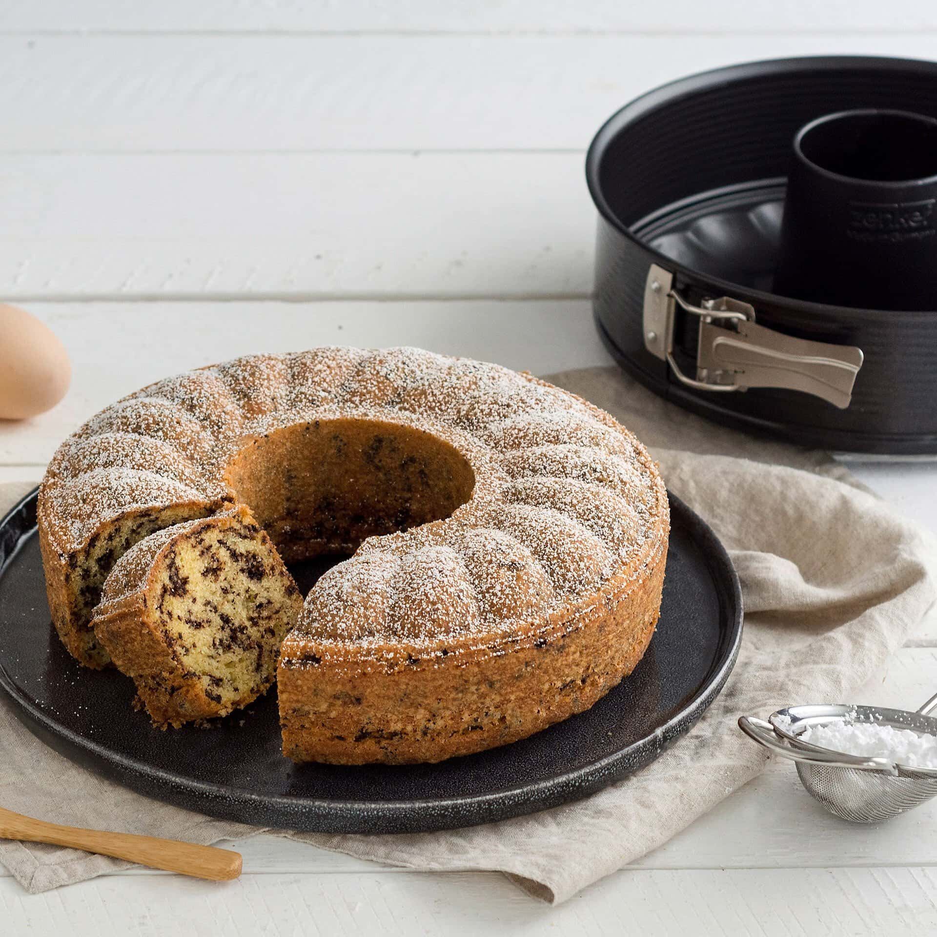 Forma do pieczenia Black Metallic z płaskim i okrągłym dnem, Ø26cm - idealna do klasycznych ciast